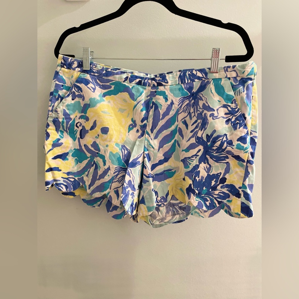 Lilly Pulitzer Ylang Ylang Love Scalloped Hem Side Zip Magnolia Shorts Size 12